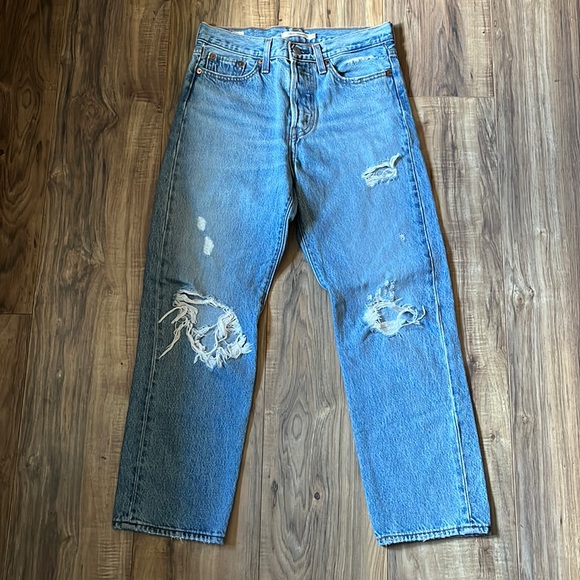 Levi’s Wedgie Straight Distressed Light/Medium Wash 26 - Picture 1 of 8